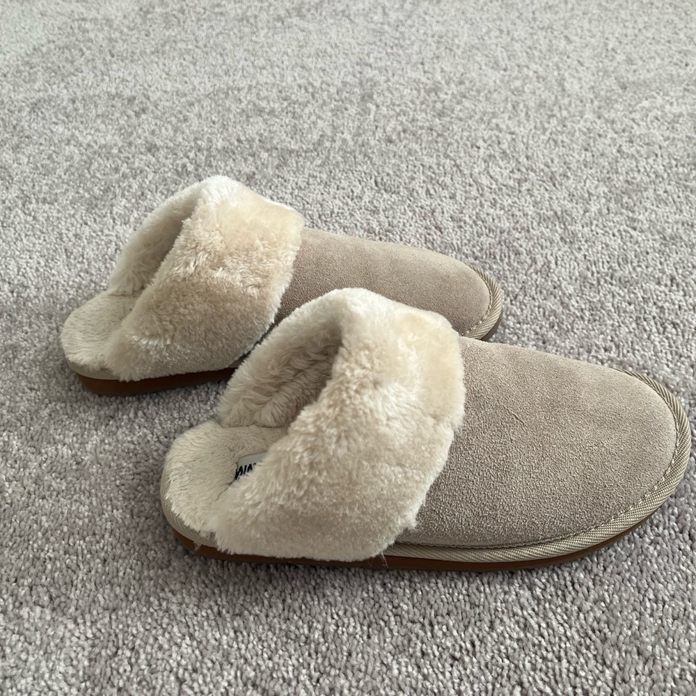 Minnetonka shearling lined slippers